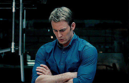 cevanscentral:Body language: During a vulnerable/conflicted situation, Steve seems to cross his arms