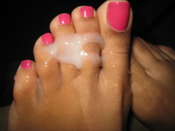 gallonsofcum:  Pretty brown toes and thick white cum! Those colors look great on her nails 💅🏾
