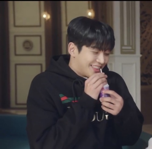 Choi Jun-woong Pikachu = Serotonin
