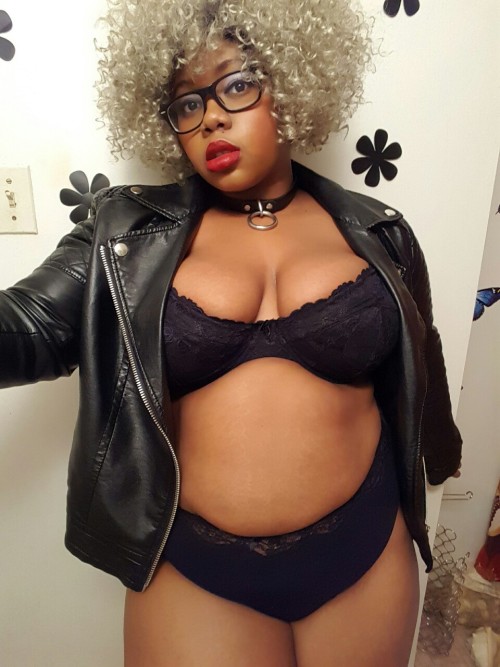 afatblackfairy:afatblackfairy:Letting out my inner Ororo~ ♡If you want to see pics of me wearing les