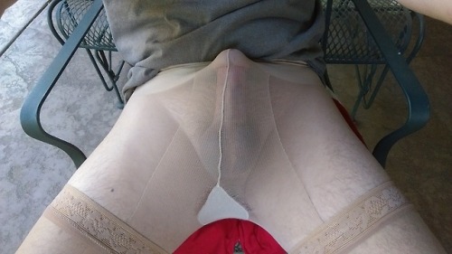 phoseincali: More outdoor fun #me #me in pantyhose #men in pantyhose Geiles Nylonteil