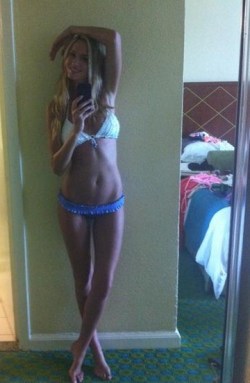 wowselfshots:  WOW Selfshots - Posting and