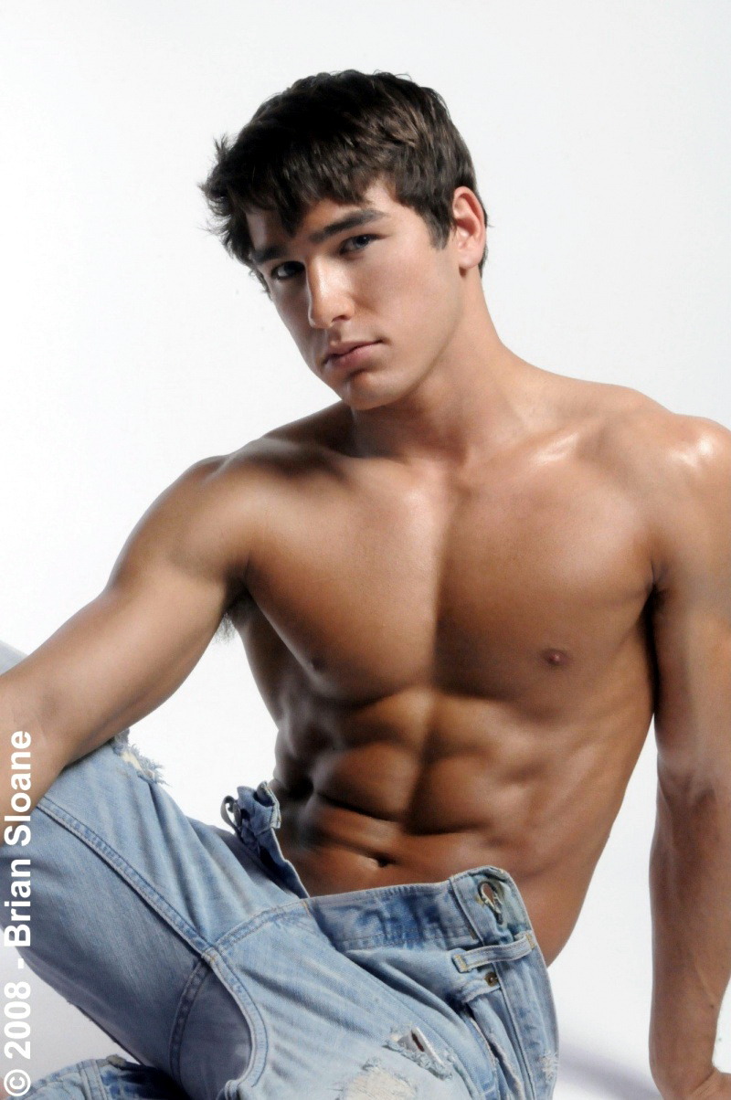 takemetobedandlosemeforever:  Jon Cossu
