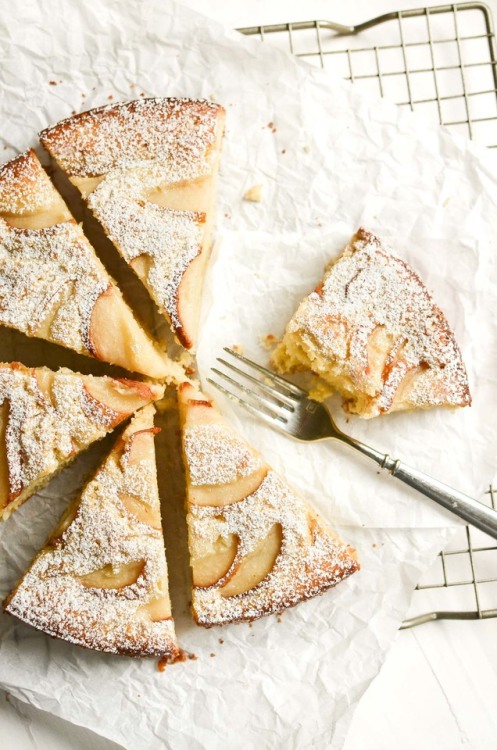 fullcravings:Fresh Ginger Pear Cake