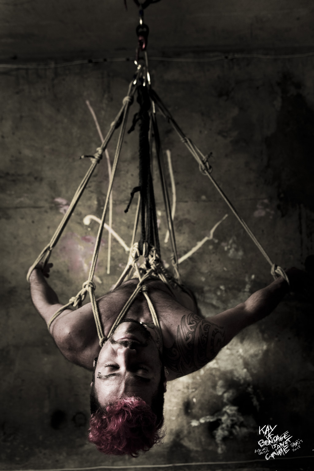 kinkyqueerandhorny:pompajus:kaygarnellen:SeXy Bondage Shooting with my friend Amaury