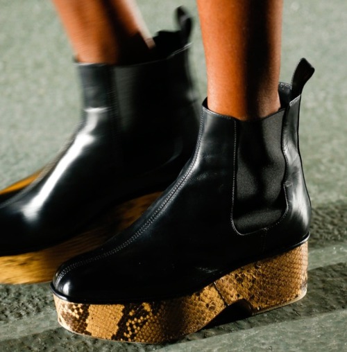 mirnah:  This Dries Van Noten Spring 2014 wedge boots will be definitely a shopping hit next Summer! There is something cool about these chunky boot - it’s pretty Parisian chic and very Dries. 