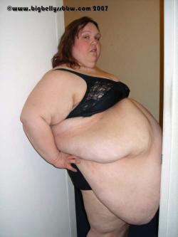 ssbbwchicklover: speck1402:  Traumbauch  I would love to feel her huge gut all over me as she was riding my cock or my face 