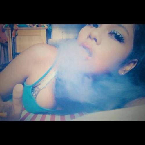 boredzxc1:  SG TUMBLRS REBLOG THIS AND FOLLOW ME!! I’LL FOLLOW BACK!  Demm to hot.