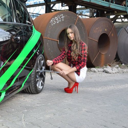 high-heels-nylons-cars: 42,000+ photos for you to check out!Click the link to Check out the Arc