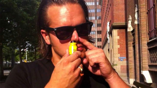 poppersniff: smelllllllz:  reblog if you love #gooning out with #poppers #popperdong #popperbate Pop