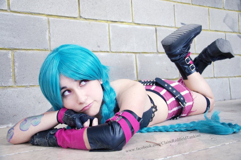 league-of-legends-sexy-girls:  Jinx Cosplay https://www.facebook.com/ClaireRedfieldTankian