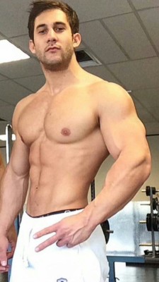 mystraightfriend:  Mystraightfriend.tumblr.com 
