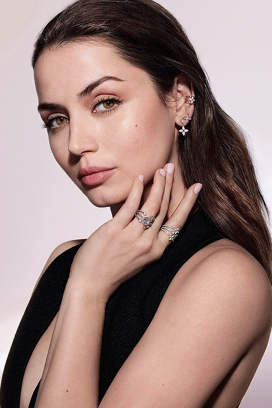 Ana de Armas Fronts Louis Vuitton High Jewelry Campaign – WWD