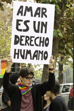 enelplaneta2000:  ♥ on Flickr.Como en un cartelito: Mi amor es más fuerte que tu homofobia