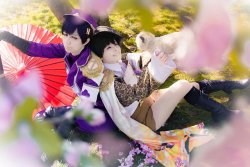 chocorasworld:  ~ A peaceful break for two soldiers in training ~ 💜💛🐈🌸 A first photo from our Millitary Suuji shoot! 😁 We were so lucky with the weather!  Ichimatsu: DrawingBritty (Twitter) Jyushimatsu: me Photo by: Dezzyray_cosplay (Instagram)