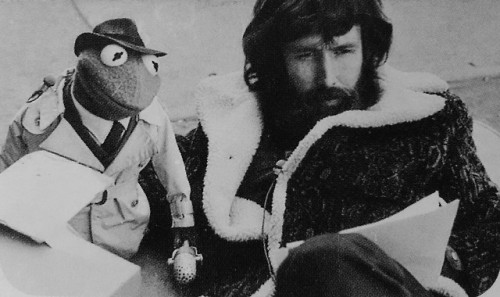 jimhenson-themuppetmaster:Jim Henson with reporter Kermit the Frog on Sesame Street (Best Image)