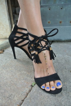 feeture666: hippie-feet:  So much love for this shoes! 😍  ❤️👣❤️ 