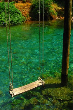 lori-rocks:  Water Swing (by Emma Holland)