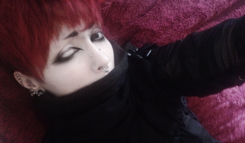 raspberry-corpse: 2o14’s 6 selfies || tagged by Kitten Emperor v0nvamp &amp; sleep-boogeym