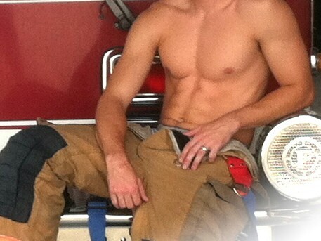 shitilikeandafewofme:  29 year old. Trenton, NJ Follow me for more like this! www.shitilikeandafewofme.tumblr.com
