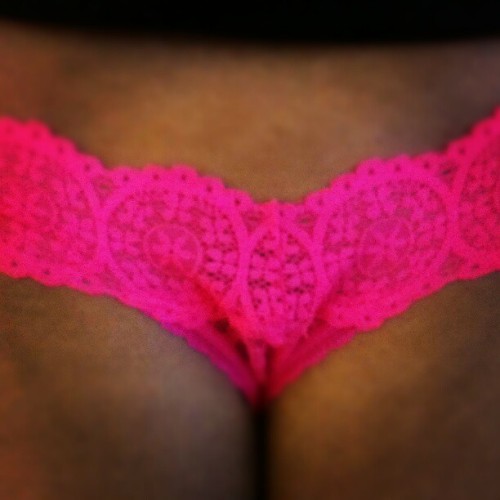 I got #crack I got #crinack we #love #thongs and #fatasses! #xxx #ass #moneyshot #INSTAGOODNESS #pink