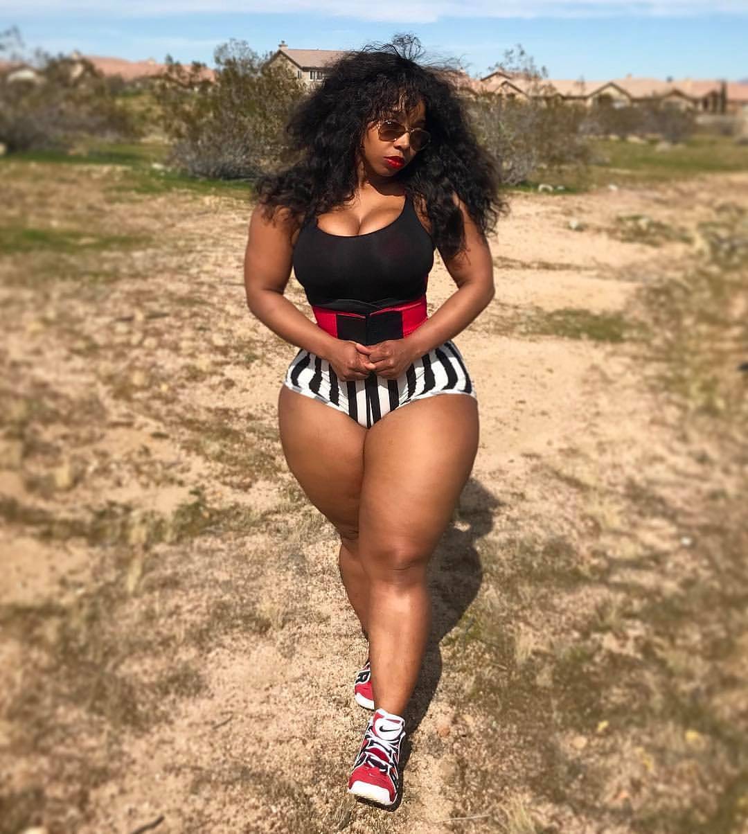 luvisblack:  #LuvIsBlack #BeautifulBlackWoman #ThickFit #TimelineQueen #BlackFitnessFriday