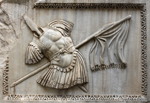 echiromani:Roman sculpture from the Temple of Hadrian, part of a series of reliefs portraying t