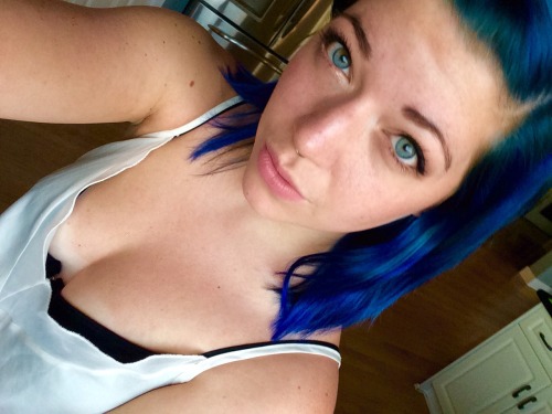 mmeaaculpaa: Shout out to my hair finally being as blue as my eyes