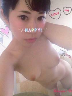 yourasiandesire:  Damn… She’s hot! Selfshot