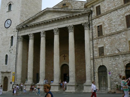 italian-landscapes:Tempio di Minerva (Temple of Minerva), Assisi, Umbria, ItalyThe Roman temple, ded