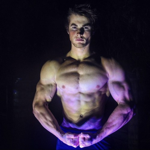 beautifulyoungmuscle:  the growth of Carlton Loth (and my crotch region, after looking at these new pics!) 
