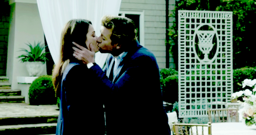 angrylittlekhaleesi:my favorite jisbon kisses in white orchids