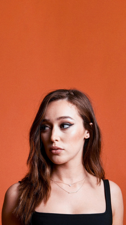 Alycia Debnam-Carey at SDCC 2018 lockscreens pt. 1like/reblog if you use/save