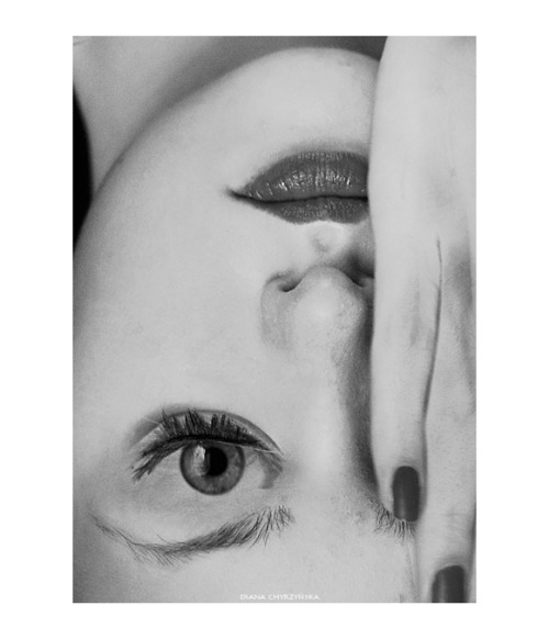 darksilenceinsuburbia:  Diana Chrzynska. Faces - Self-portrait.   Behance  Blog  Facebook  Tumblr