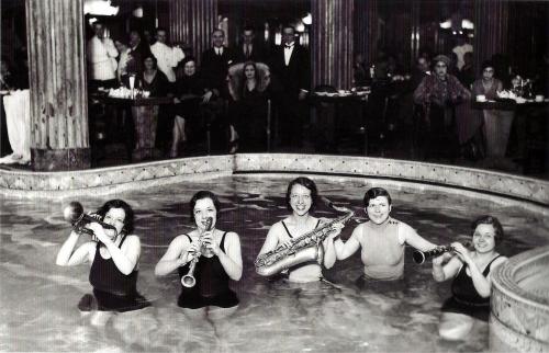 Swimming pool of the cabaret Le Lido. Paris, 1931