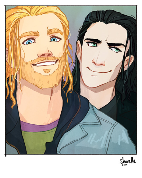 concept: Thor borrowing the selfie girl’s phone to take another with his bro(look…. I love co