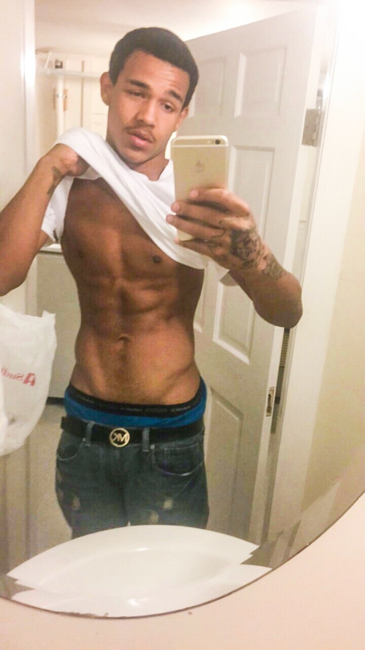 heavenmouth:  kingdre022:  🍆😘   how you take my pictures and then mix them