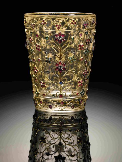 Mughal rock crystal cup inlaid with rubies, emeralds and diamonds, 18th century