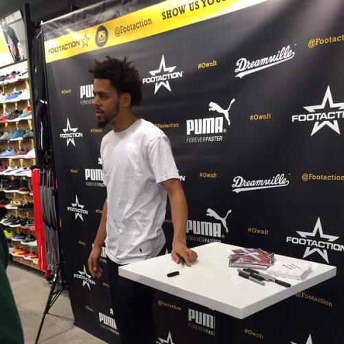 teamcole: @Footaction: “@JColeNC has arrived to meet some fans out in LA at Footaction @WestfieldCul