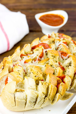 verticalfood:  Pepperoni Pizza Pull Apart