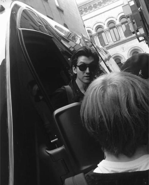 crowded-of-badasses: curlyballocks: Almost met alex turner today #alexturner @birdie182