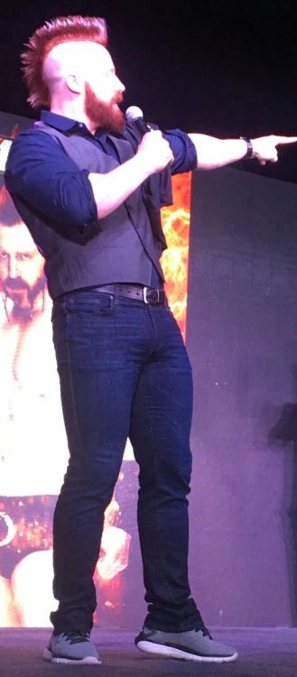 lovedeidrelove:This guy and his jeans are killing me!!! I can’t anymore….