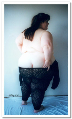 catay:  (via The fat chick listens to the