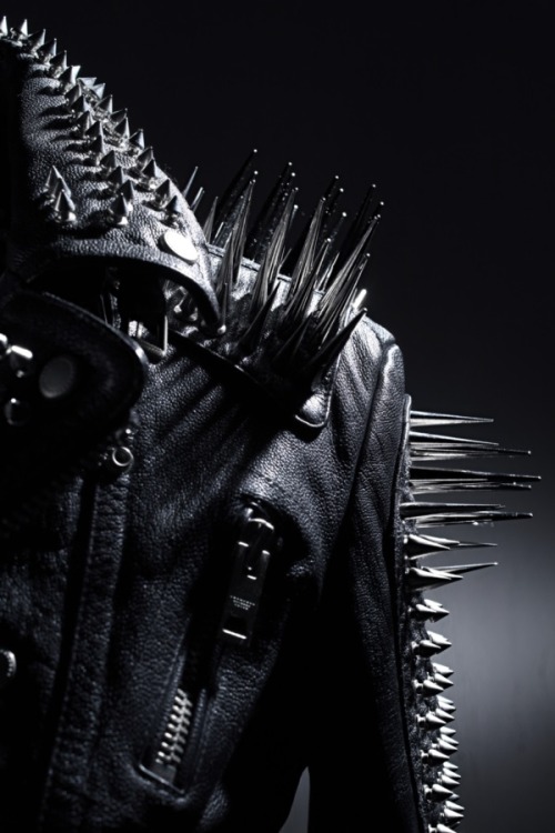 other-bronte:vie-und-morte:This is a ‘don’t fuck with me’ leather jacket:&nbs