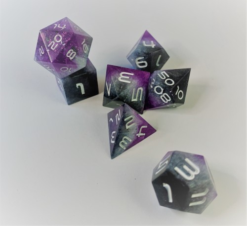 It’s Dice Drop Friday! I’ve added some D6 options and restocks some faves!Shop here~!