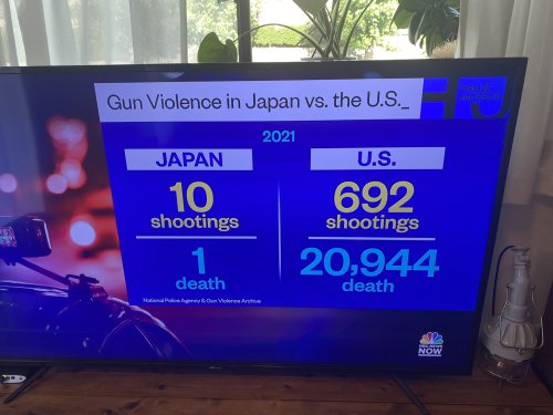 highlandvalley:  (via dadaさんはTwitterを使っています: 「昨日の事件がNBCでもやってたけど、日本とアメリカの銃暴力の比較出てて二度見した https://t.co/FQB1yNkHbK」 / Twitter) 