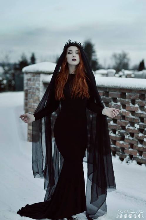 gothicandamazing:  Model: ASTATHRE Photo: La Venda Art Crown: Misio Urwisek Welcome to Gothic and Am