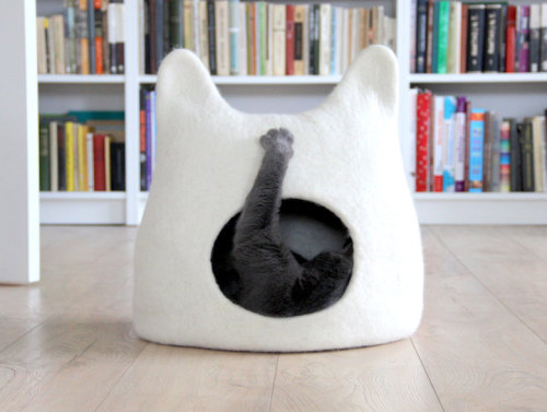 culturenlifestyle: Creative and Modern Colorful Cat Caves Etsy shop Agnes Felt makes cosy and modern