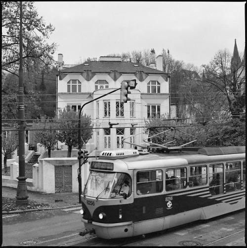 modernbrutalismus: Kovařovič Villa, Prague, Czech Republic. (Arch. Josef Chochol, 1912-13) Photo by 