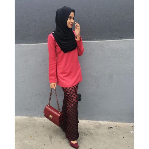 Qish. Reblog To See The Other Side Of Her.